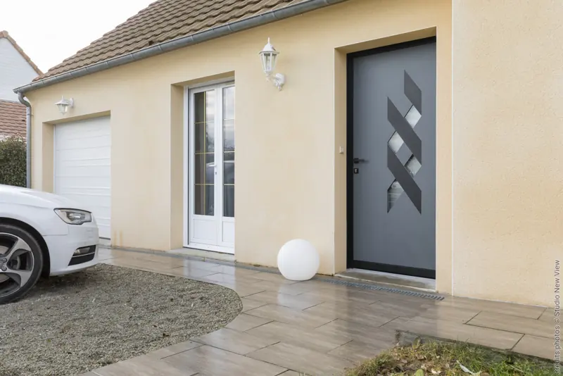 Porte d'entrée aluminium FPEE MONALU ADN gris anthracite à insert noir