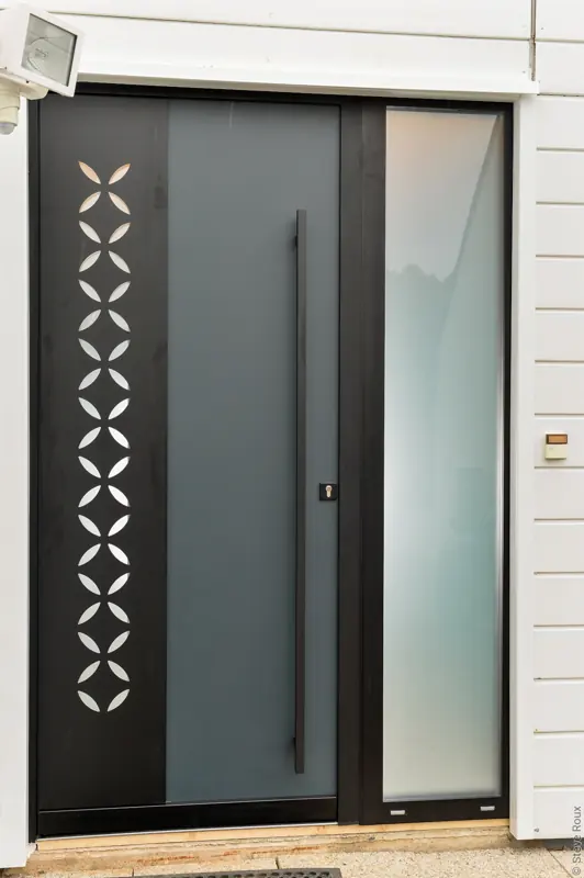 Porte d'entrée aluminium FPEE MONALU Luma A Fleur de vie gris anthracite