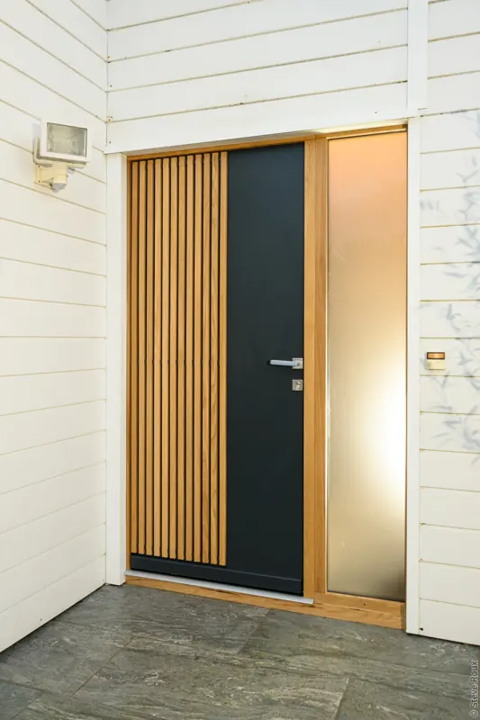 Porte d'entrée bois FPEE MONABOIS Clairevoie 12 à claustra en chêne