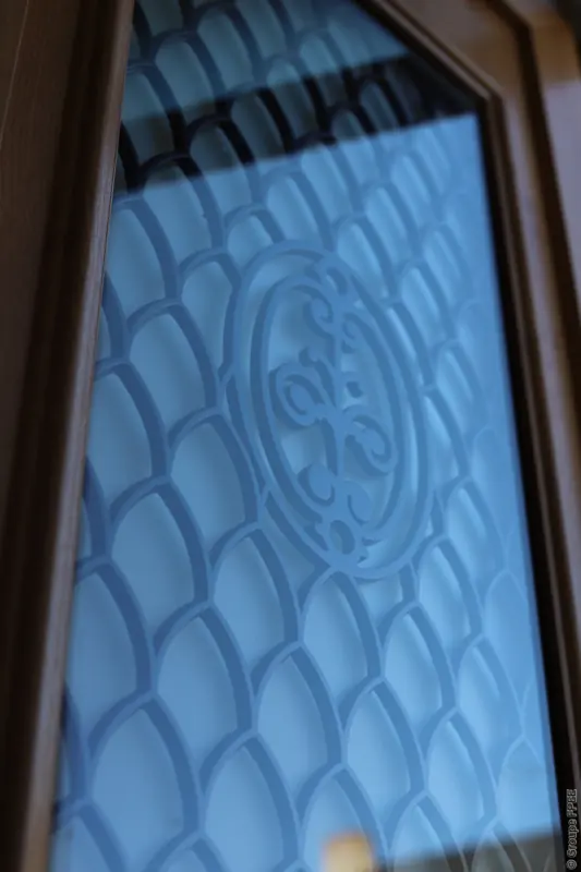 Vitrage décoratif écaille d'une porte d'entrée PVC FPEE Calabre