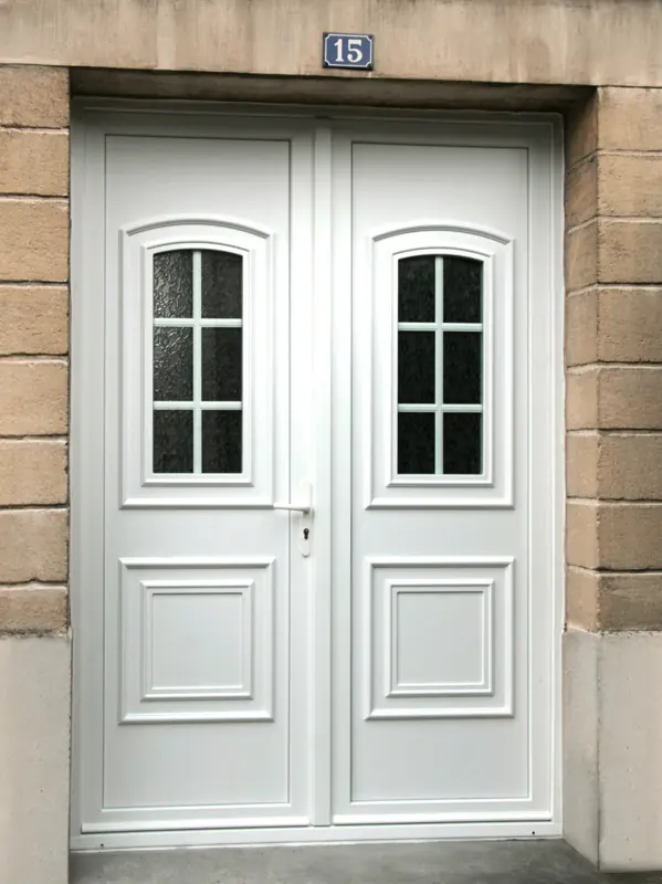 Porte d'entrée PVC FPEE Castille à double vantail blanche à petits bois