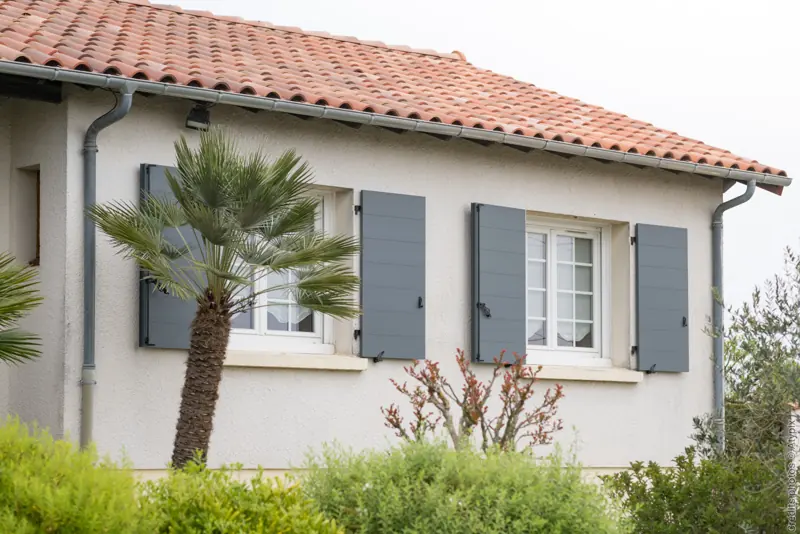 Maison de plain-pied équipée de volets battants aluminium FPEE Cecilia